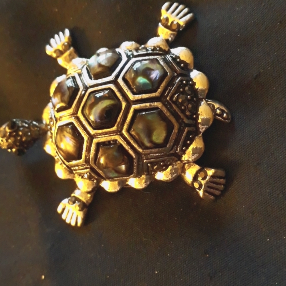 Abalone inlay turtle crystal silver pendant w/28' chain. New